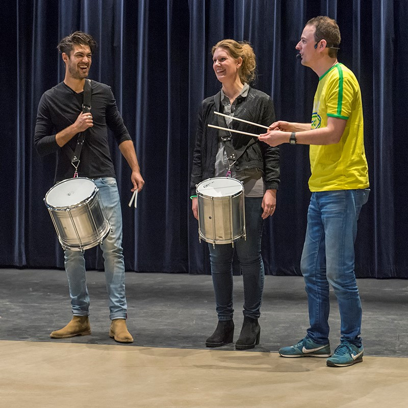 Workshop trommelen met Dununba