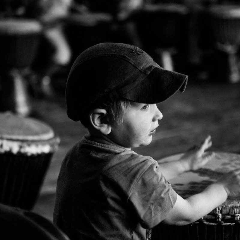 Djembe met kinderen van Dununba